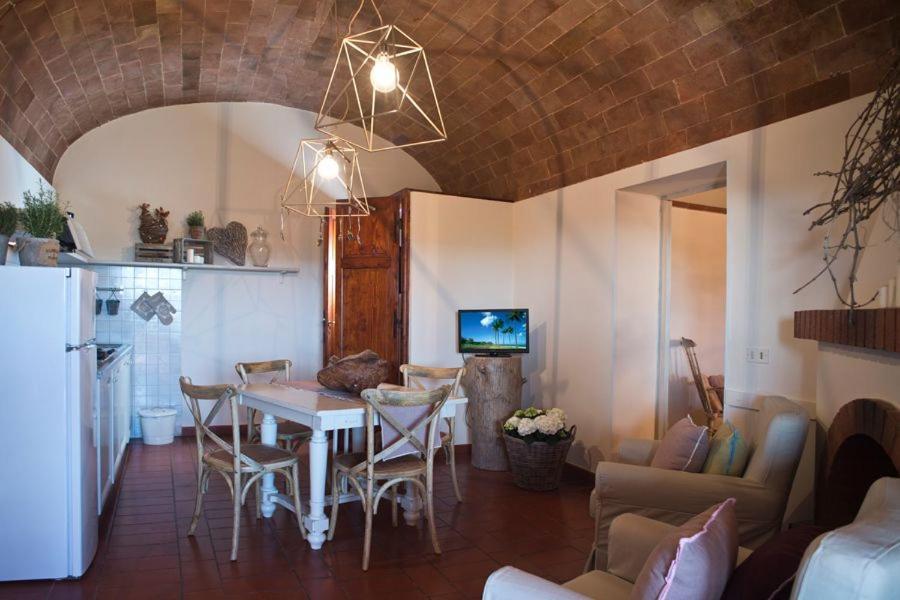 Agriturismo Santa Vittoria Волтера Екстериор снимка